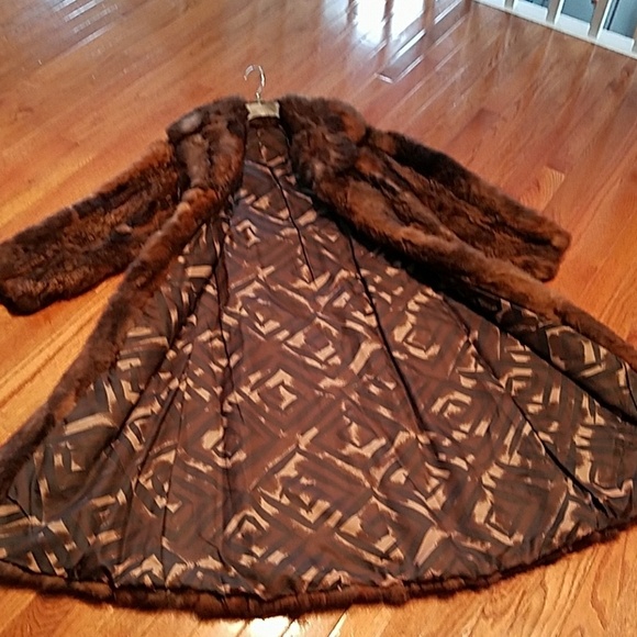 Full length fur coat, size small - Picture 5 of 8